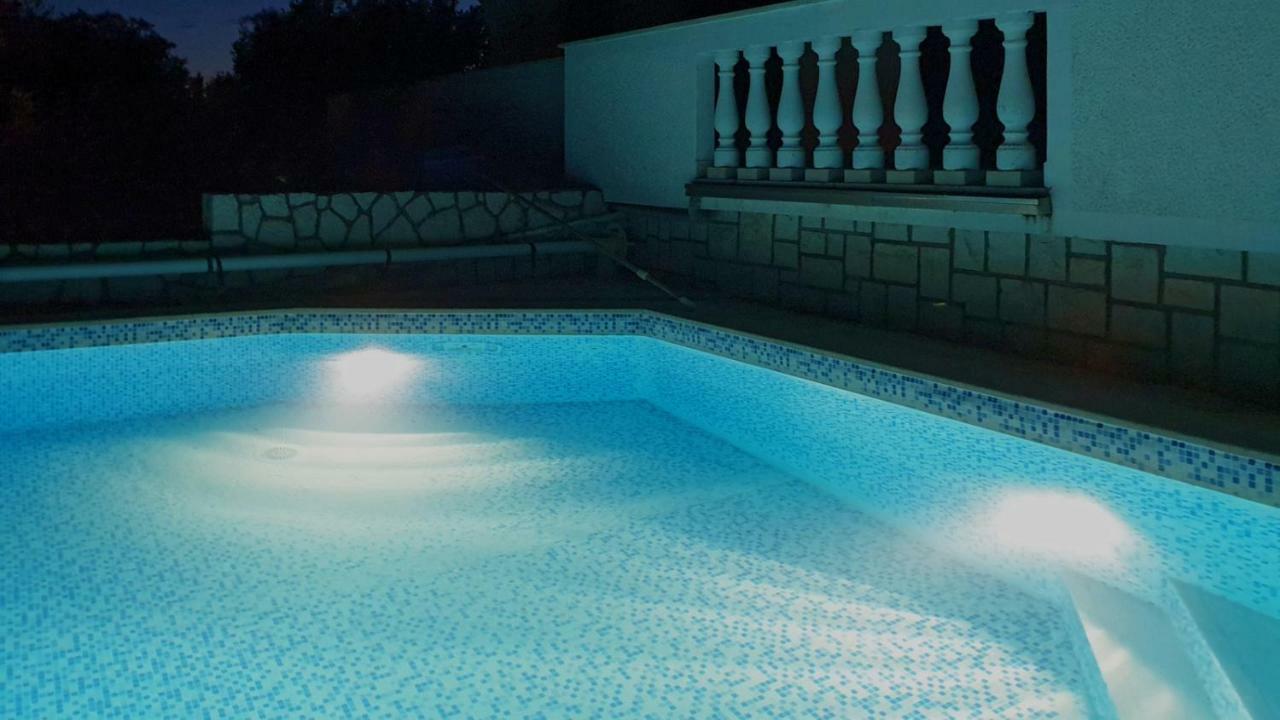 Villa Kovach 克尔克 外观 照片